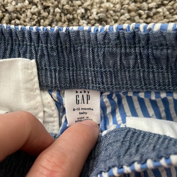 Gap seersucker shorts. 6-12 months. - Picture 2 of 3